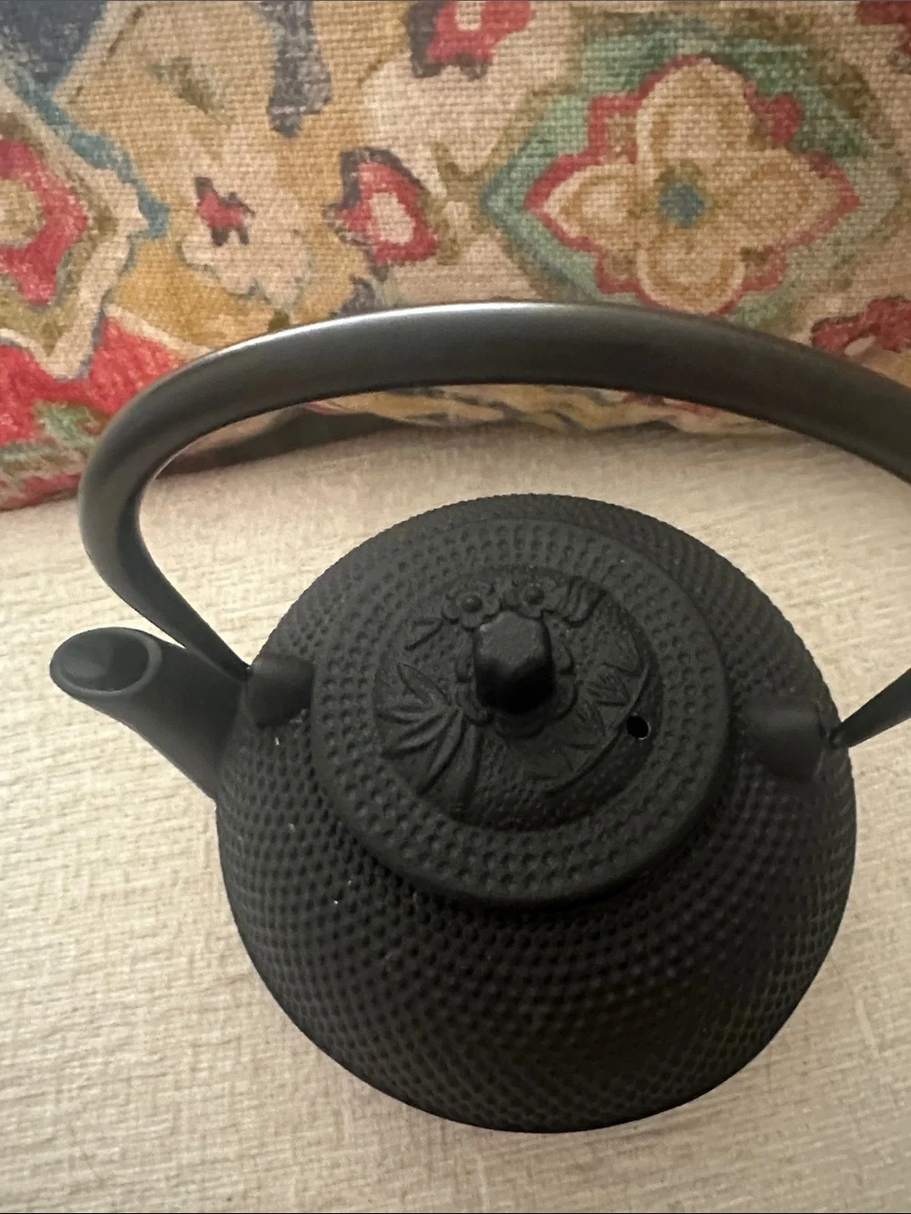 Black Cast Iron Teapot with Handle - Classic Japanese Style